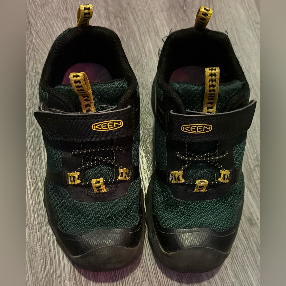 Toddler Size 9 Keen Hiking Boots in excellent condition